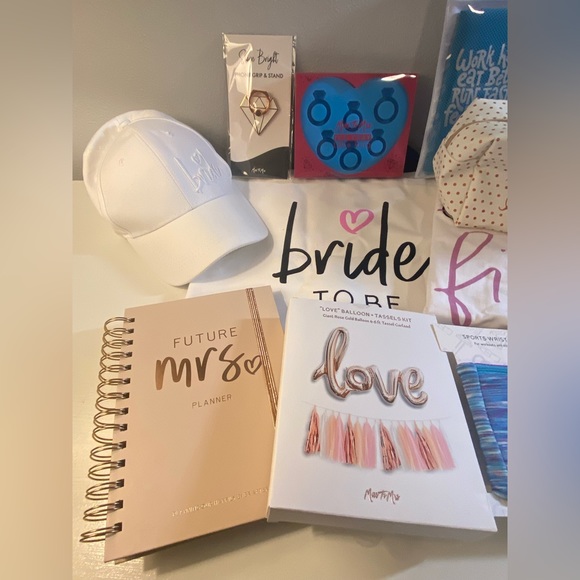 Miss to Mrs Kit Bridal Box 💗💍 - Picture 2 of 3